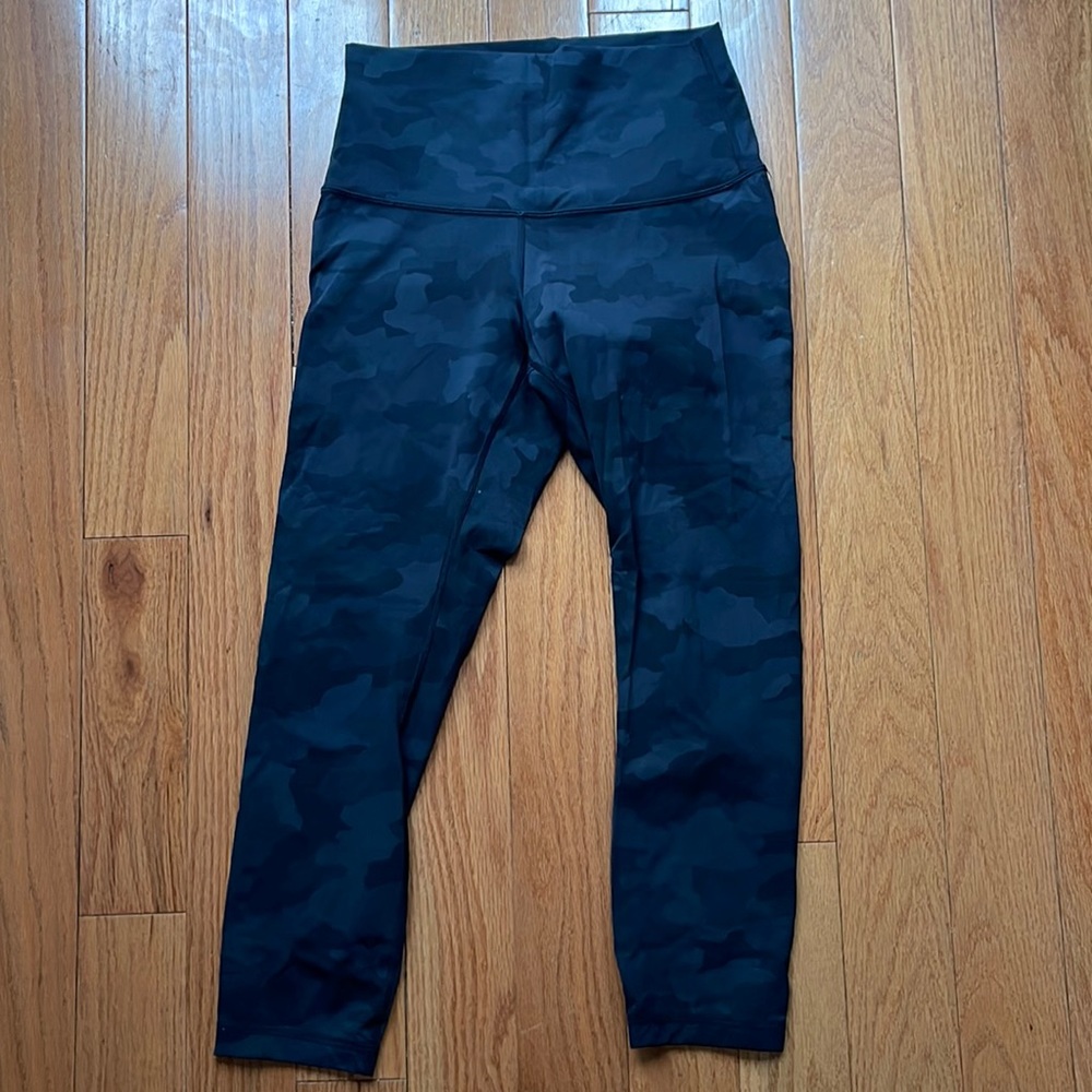 LULULEMON cropped black, camouflage leggings